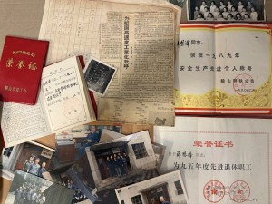 Sheng, Linxue, Dedicate Time，Old newspapers，photos，certificates of honor, 2025