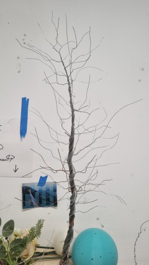 Vincent Su, Untitled, steel and copper wire.